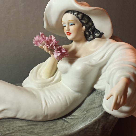 ICART Elegant Heirloom Tradition Collectible Figurine 2144-7,500 - Picture 2 of 10